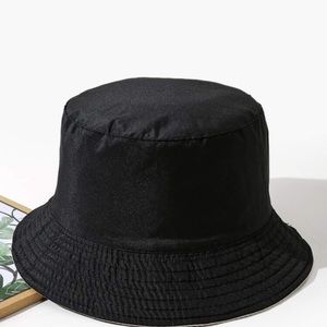 BLACK BUCKET HAT